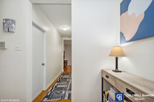 2311 Ainslie St, Chicago, IL 60625-1905