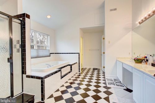 4050 Weeping Willow Ln, Huntingtown MD 20639-4216 exterior