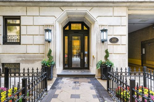 222 Chestnut St, Chicago IL  60611-3112 exterior