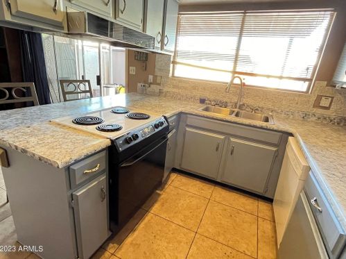 8204 32nd Ave, Phoenix AZ  85051-6022 exterior