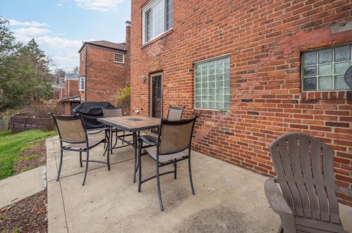 176 Columbia Dr, Pittsburgh PA 15236-4429 exterior