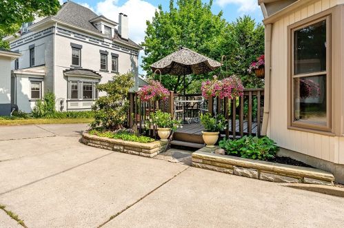 654 Bower Hill Rd, Pittsburgh PA 15243-2040 exterior