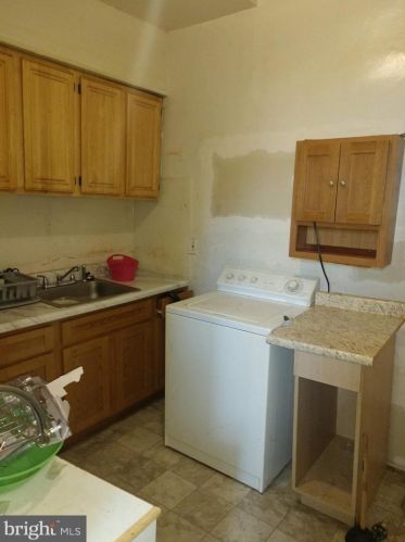 3734 19th St, Philadelphia, PA 19140-3543