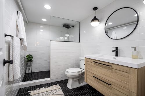 8934 Seneca Rd, Milwaukee WI 53217-2331 exterior