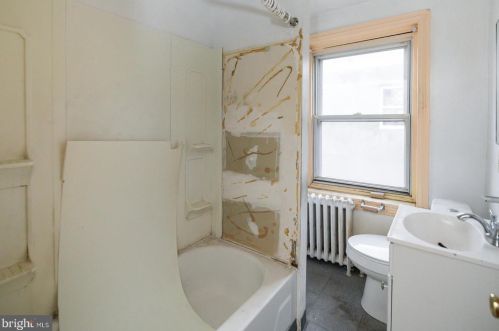 1637 Girard Ave, Philadelphia PA 19130-1514 exterior