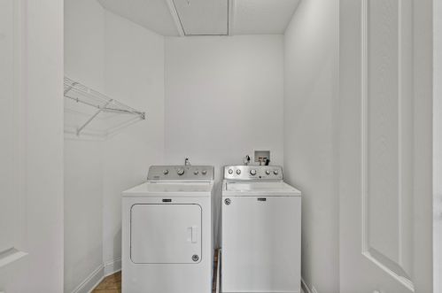 820 Highpointe Cir, Pittsburgh PA 15220-1854 exterior