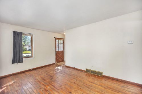 942 Amity Ave, Meskegon MI 49442-2118 exterior