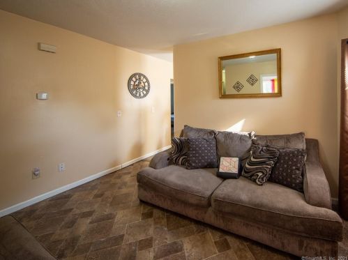 28 Hollister St, Manchester CT 06042-3532 exterior