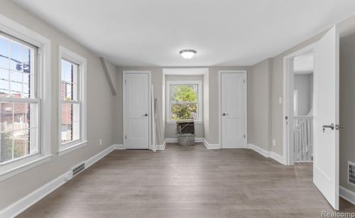 6754 Dolphin St, Dearborn Heights MI  48127-2539 exterior