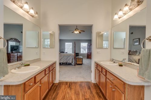 28 Tynemouth Dr, Lumberton Township NJ 08048-5801 exterior