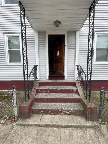 82 Bernon St, Providence RI  02908-3720 exterior