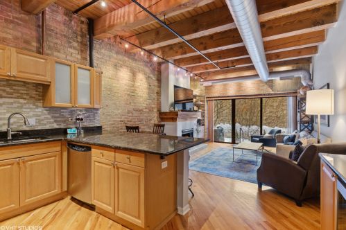 520 Huron St, Chicago, IL 60654-3432