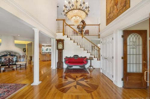 650 Gulf St, Milford CT 06460-7270 exterior