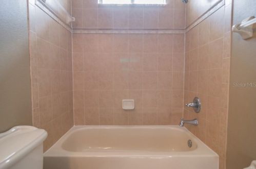 8028 Hampton Lake Dr, Tampa FL  33647-3558 exterior