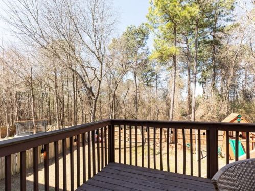 2070 Hatteras Way, Atlanta GA 30318-1083 exterior