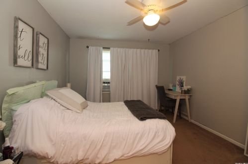 25 Claremont Ave, Babylon NY 11704-4014 exterior