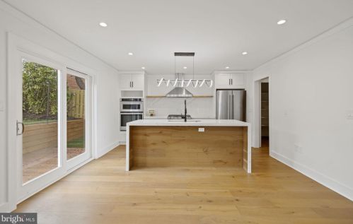 2706 Valley Dr, Alexandria VA  22302-2845 exterior