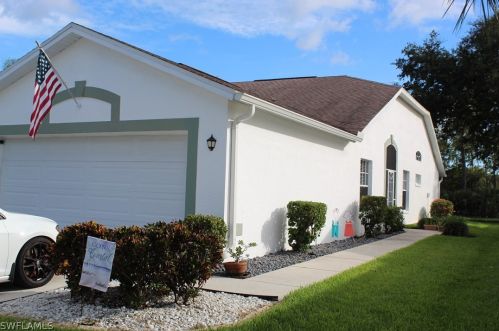 5257 Whitten Dr, Naples, FL 34104-5313