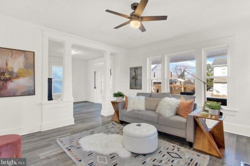 319 King St, Littlestown PA 17340-1612 exterior