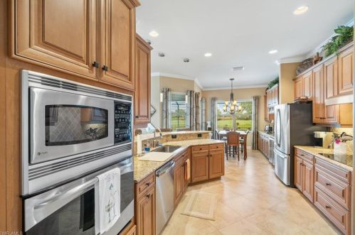 10063 Biscayne Bay Ln, Naples FL 34120-3754 exterior