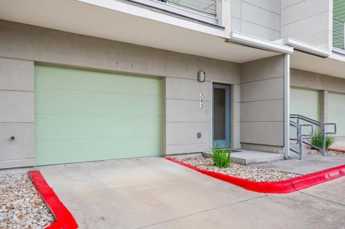 604 Bluff Dr, Austin TX exterior