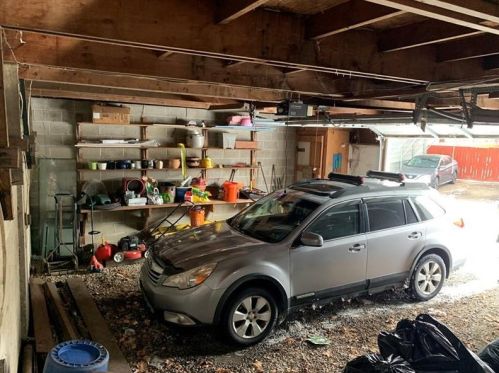 857 Hutchinson Ave, Pittsburgh PA 15218-1433 exterior