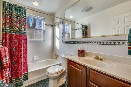 721 Brent Rd, Rockville MD 20854-1782 exterior