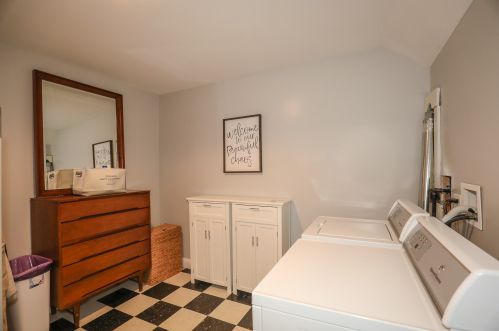 2 Fairview Dr, Concord NH 03301-6917 exterior