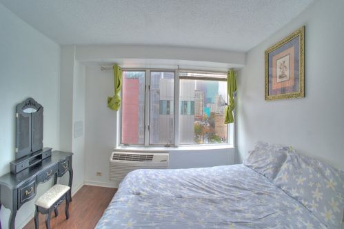 801 Plymouth Ct, Chicago IL  60605-2001 exterior