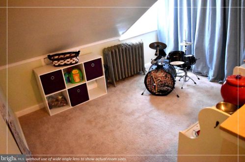 224 Lemonte St, Philadelphia PA 19128-4518 exterior