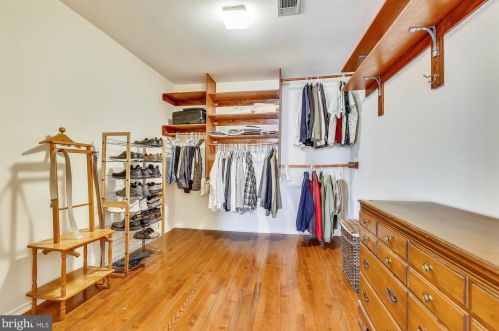 1904 Dundee Rd, Rockville MD 20850-3135 exterior