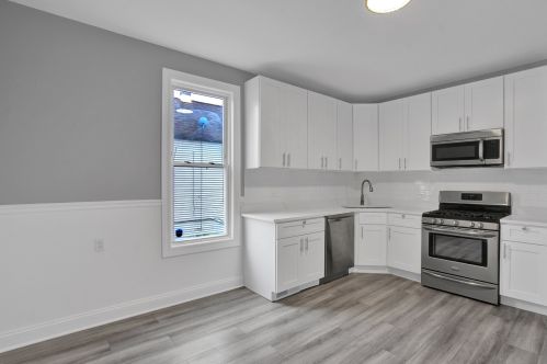 9329 Luella Ave, Chicago IL 60617-3930 exterior