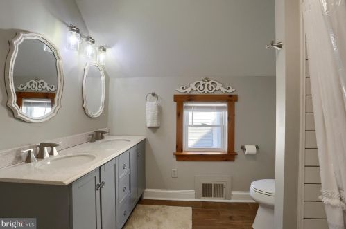 302 2nd St, Hummelstown PA  17036-1709 exterior