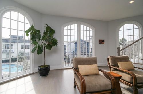 582 Bismark Rd, Atlanta GA 30324-4101 exterior