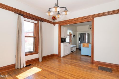 1104 Hoffman St, Three Rivers MI 49093-1017 exterior