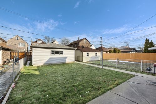 4339 Sacramento, Chicago IL 60655-2121 exterior