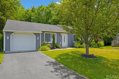 40 Netherwood Cir, Edison, NJ 08820-1658