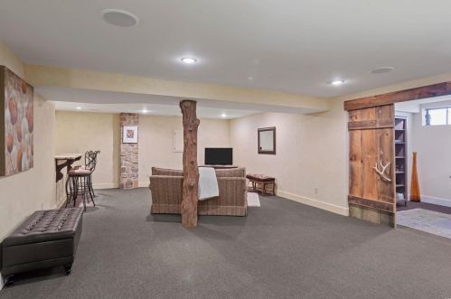 2332 Divot Dr, Saint Louis MO 63131-3240 exterior