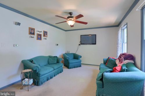 358 Powell Dr, Lancaster, PA 17601-3968