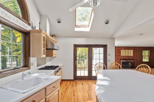 59 Sarah Bishop Rd, Ridgefield CT 06877-1215 exterior