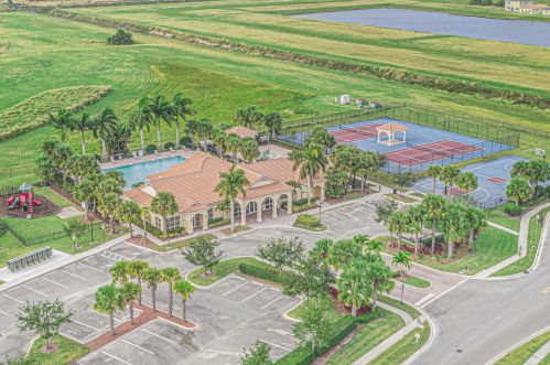 901 Bent Creek Dr, Fort Pierce FL  34947-1331 exterior