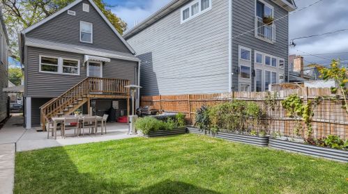 4209 Bernard St, Chicago IL 60618-1103 exterior