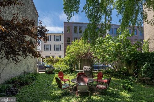 1018 Leithgow St, Philadelphia PA  19123-1421 exterior