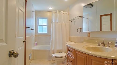 23 Peru St, Edison NJ  08820-2625 exterior