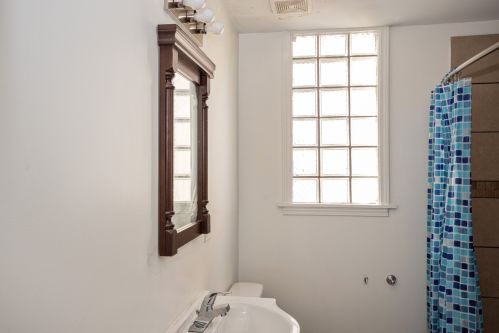 8322 Houston Ave, Chicago IL 60617-2543 exterior