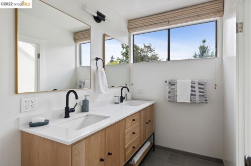 2747 Fulton St, Berkeley CA 94705-1031 exterior