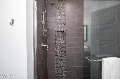 1242 Edgemont Ave, Phoenix AZ 85035-1735 exterior