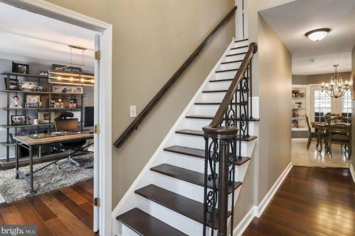 19840 Meredith Dr, Rockville MD 20855-2426 exterior