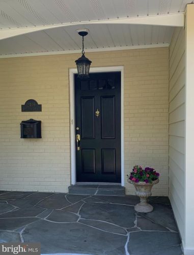 2409 Cavendish Dr, Alexandria, VA 22308-2119