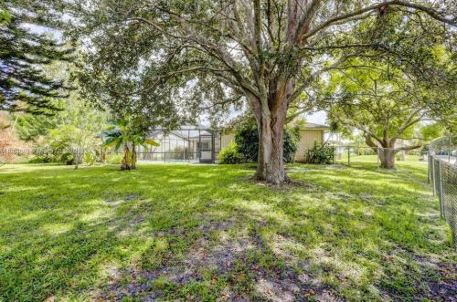 681 College Park Rd, Fort Pierce FL 34953-3330 exterior